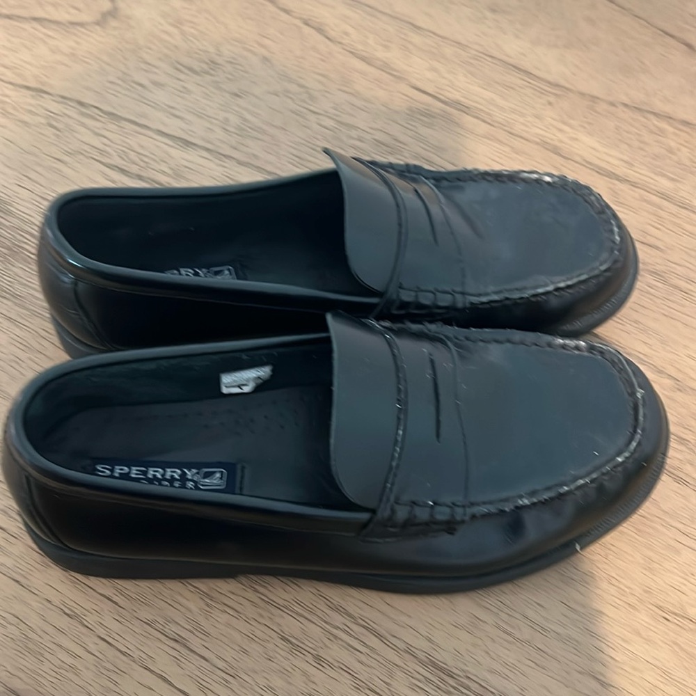 Sperry kids size 5.5 shoes. Penny loafers.Used a couple of times great condition